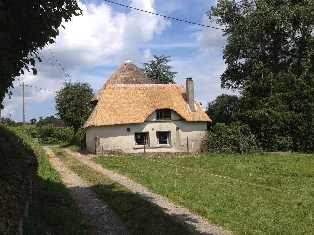 RJ Matravers Thatched house